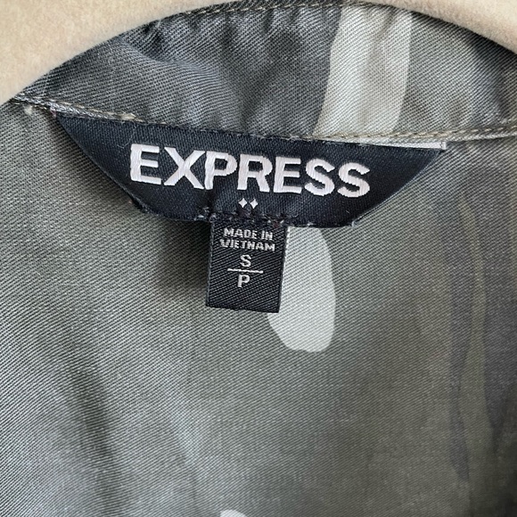 Express camo button down - Picture 5 of 6